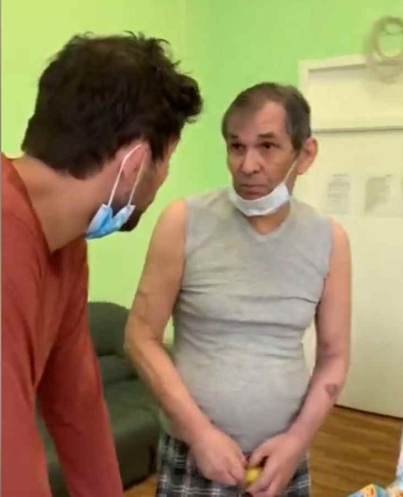 Сейчас Бари Алибасов-младший может видеться со своим отцом только по видеосвязи