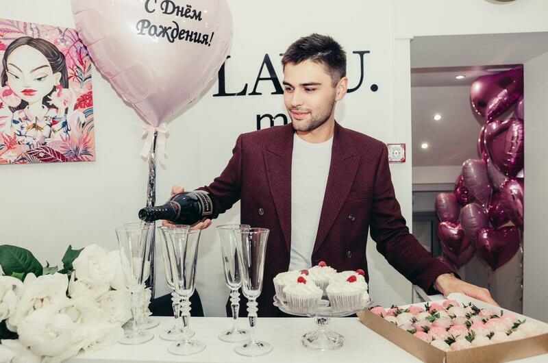 Диджей Алексей Чернилов стал единственным мужчиной на звездном девичнике