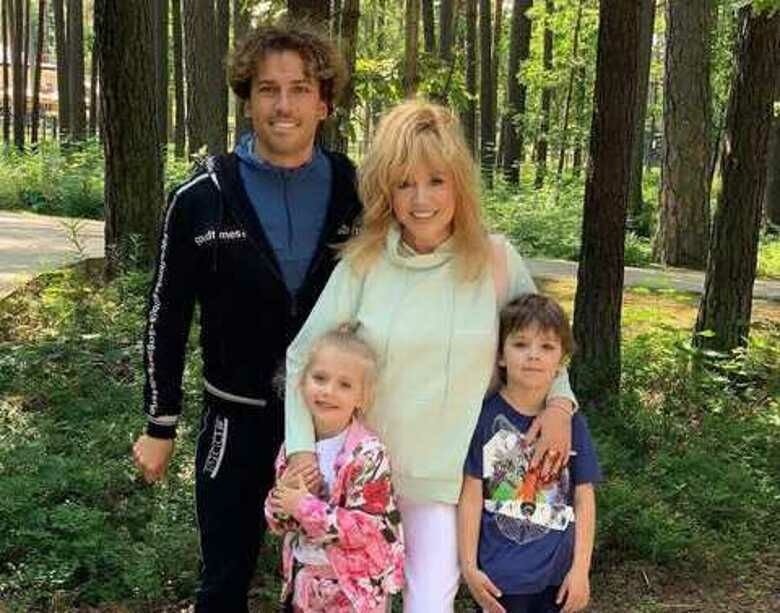 Алла Пугачева и Максим Галкин с детьми