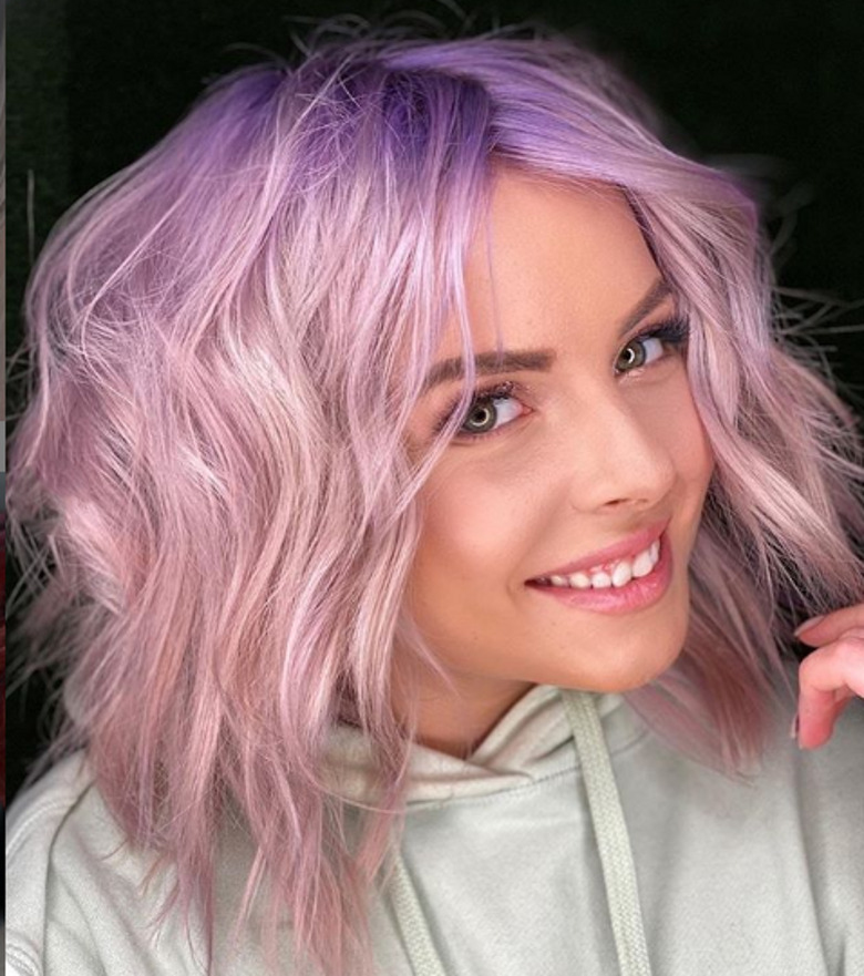 Мы однозначно советуем пастельную гамму – розовый, фиолетовый, бирюзовый