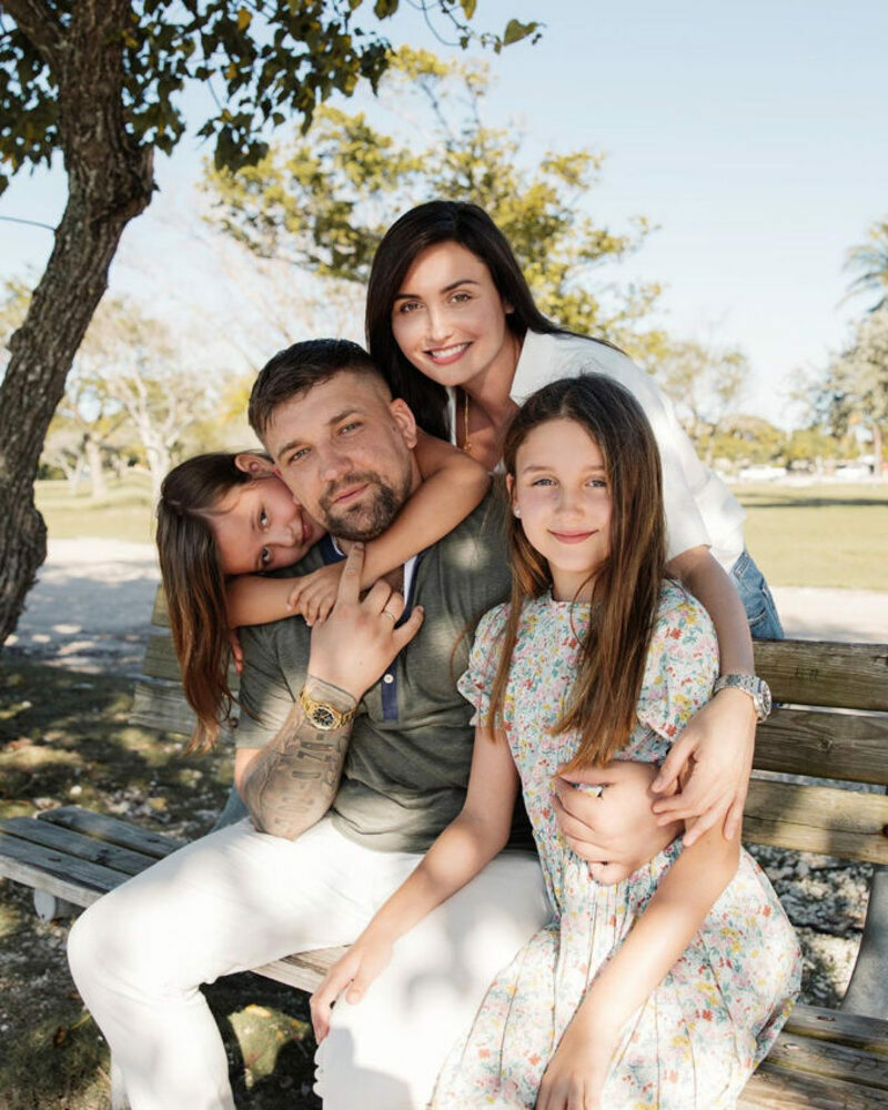 Баста с семьей