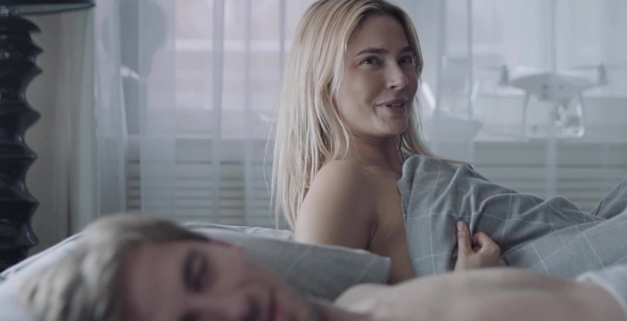 В сериале "Бихэппи" актриса сыграла роль девушки главного героя