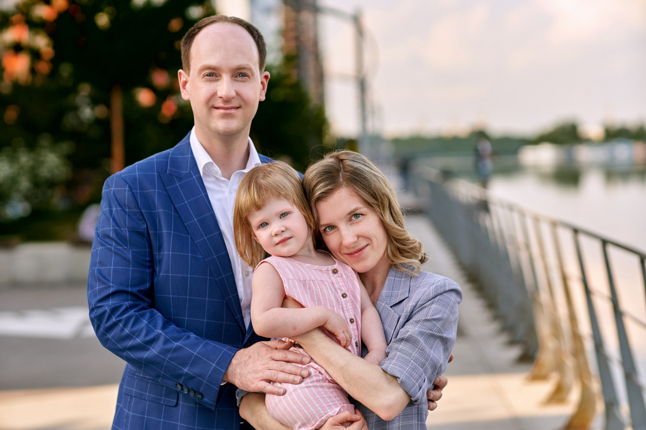 Никита Тарасов с семьей женой Мариной и дочкой Таисией