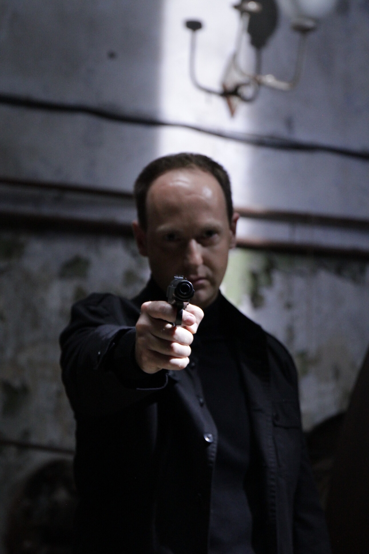 Никите Тарасову нередко достаются роли "маньяков". Кадр из сериала "Проект "Анна Николаевна""