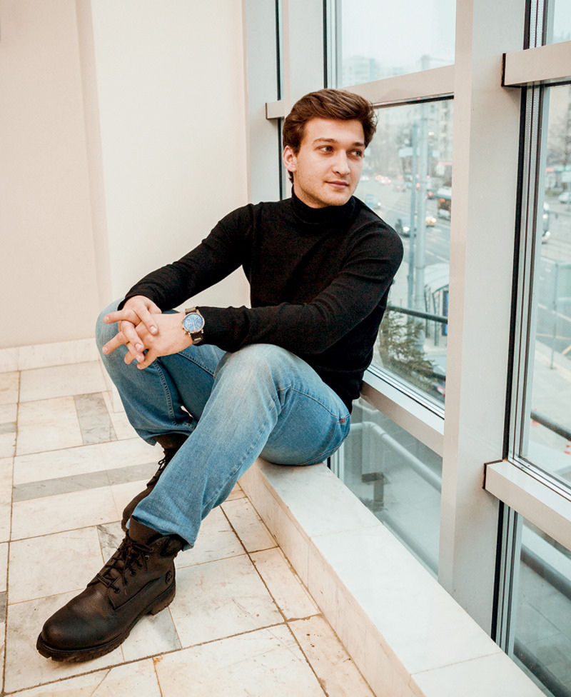 "Люди часто спрашивают, почему я играю всяких скользких типов. Значит, есть во мне и отрицательное обаяние"