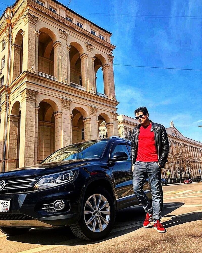 Свободное время актер старается проводить в путешествиях