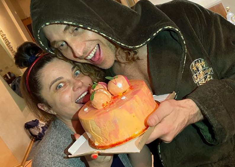 секреты макияжа сейчас мало кого волнуют