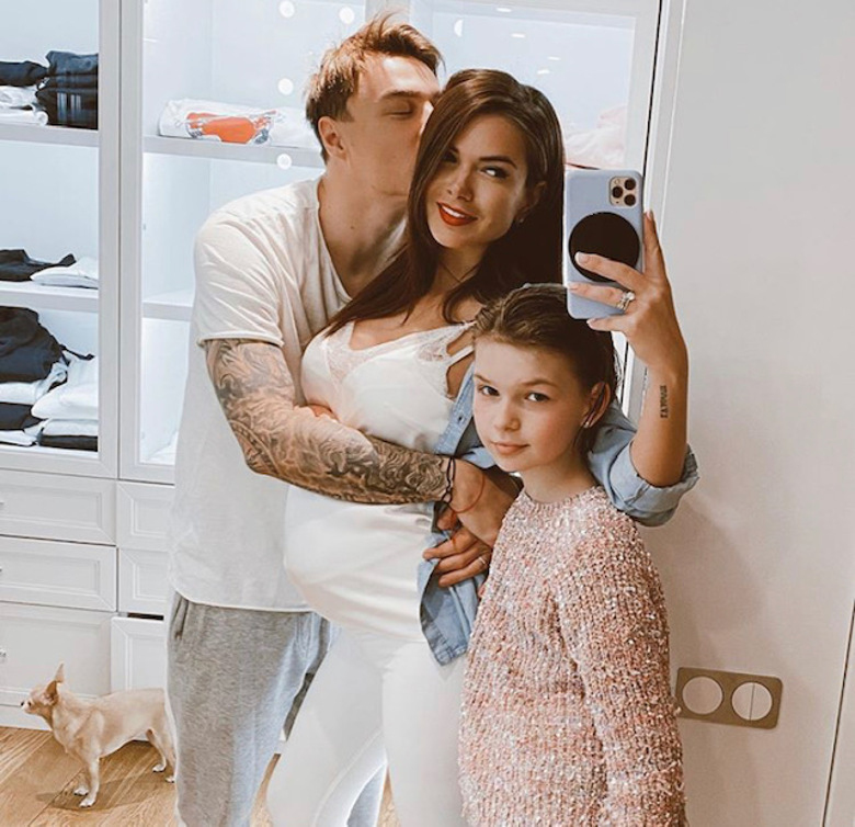 Катя Жужа с дочерью и мужем