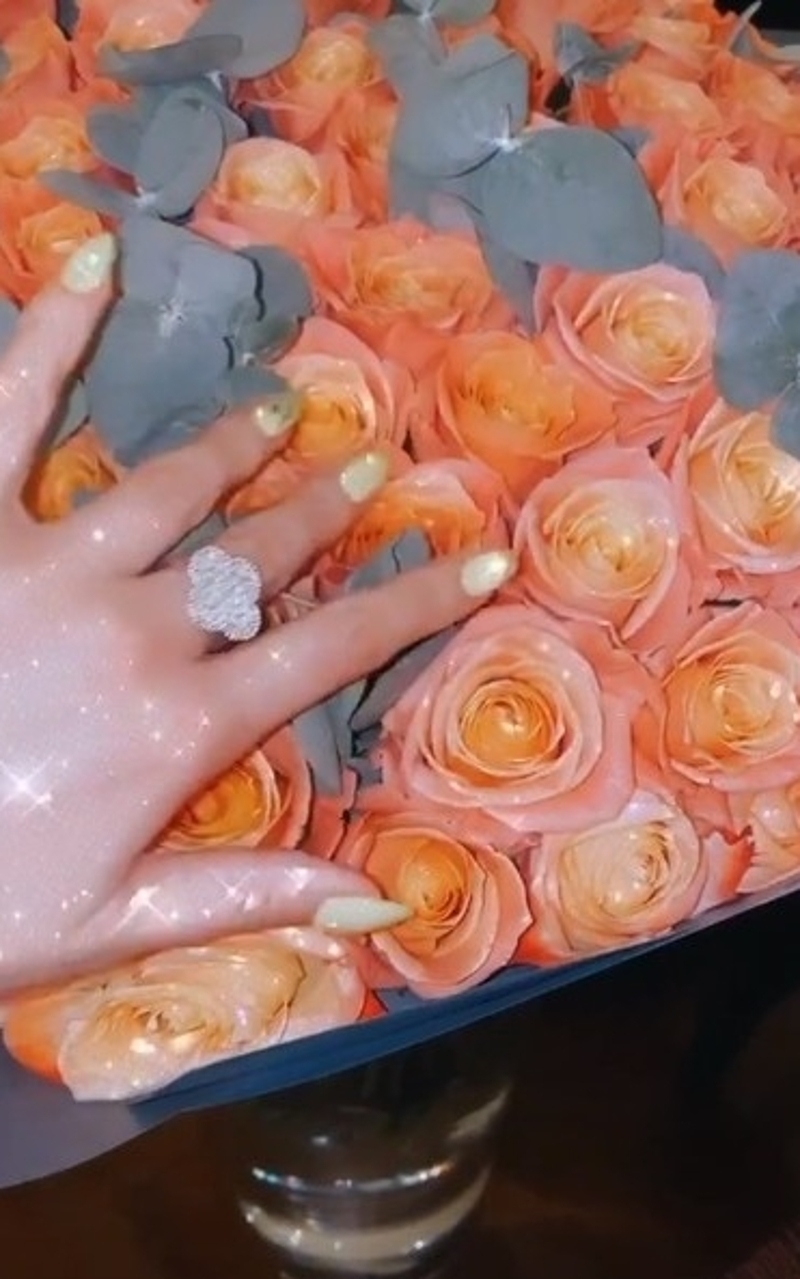 Дава подарил Бузовой кольцо с бриллиантами