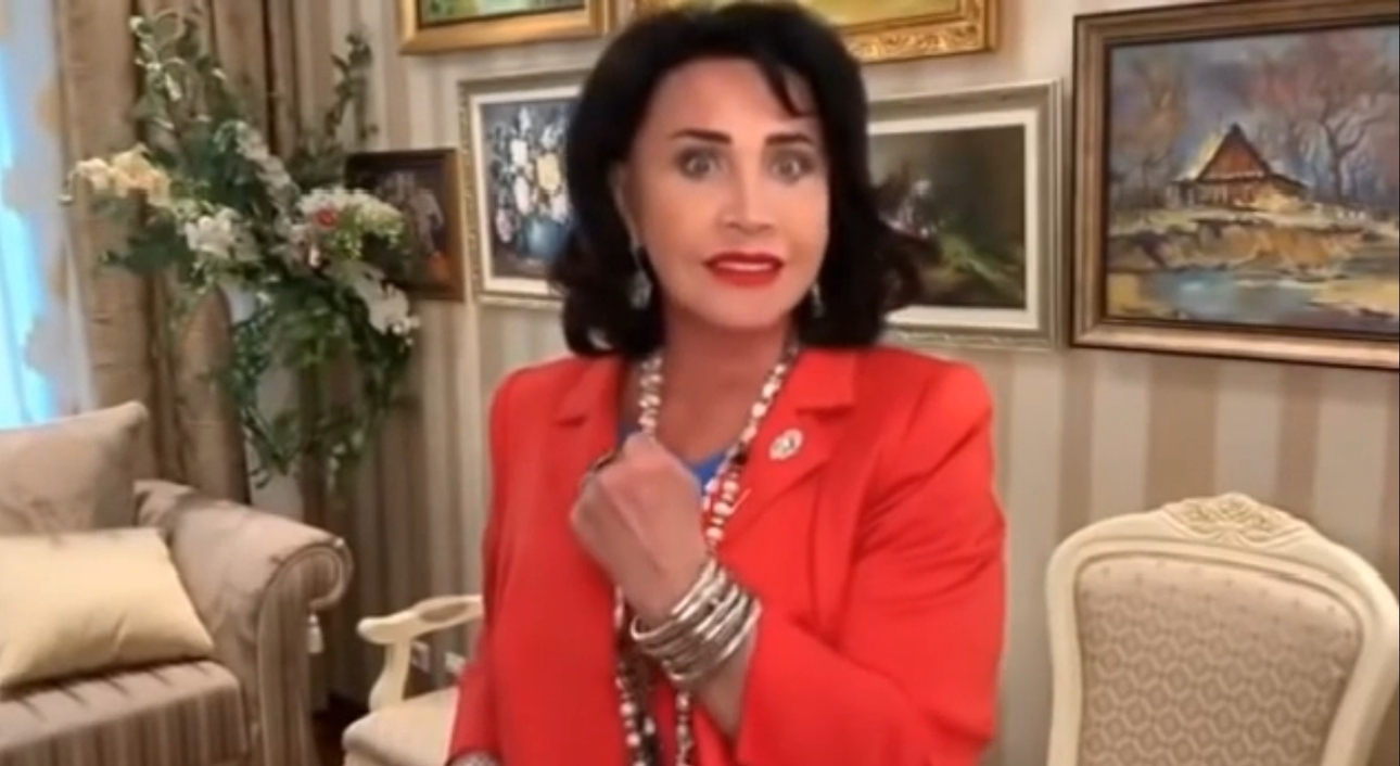 После того как Надежда Бабкина вернулась из больницы, некоторые поклонники решили, что она сделала пластическую операцию