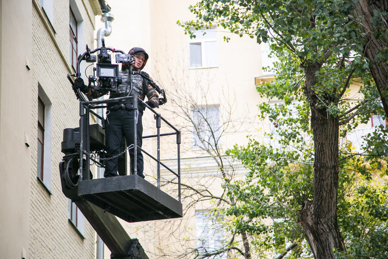 Для съемок был задействован даже подъемный кран