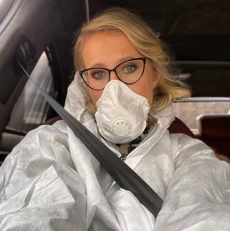 Ксения Собчак в период пандемии закрыта с ног до головы