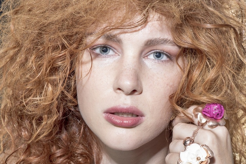 Натуральность, сияние и объем: главные тенденции в макияже