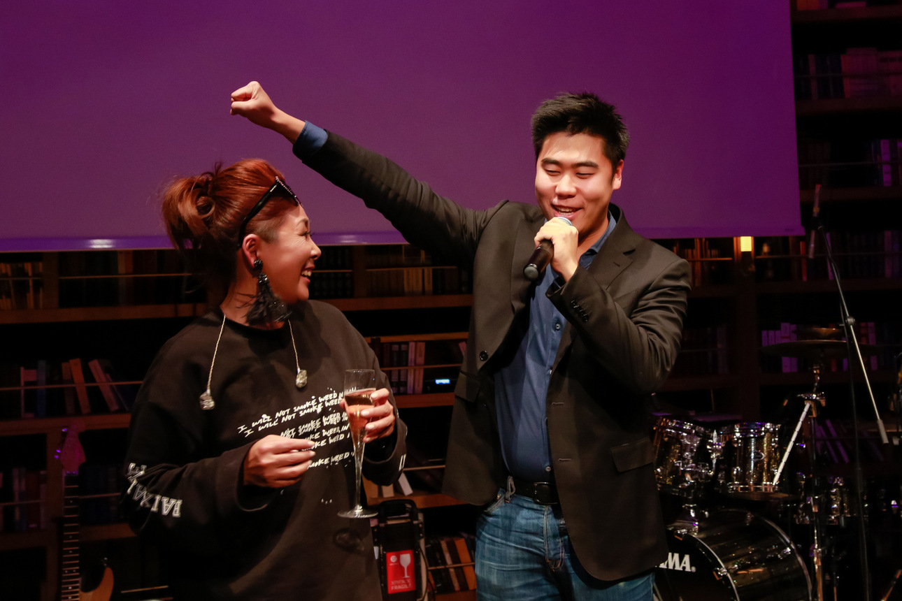 Сын певицы находится в Лондоне на самоизоляции