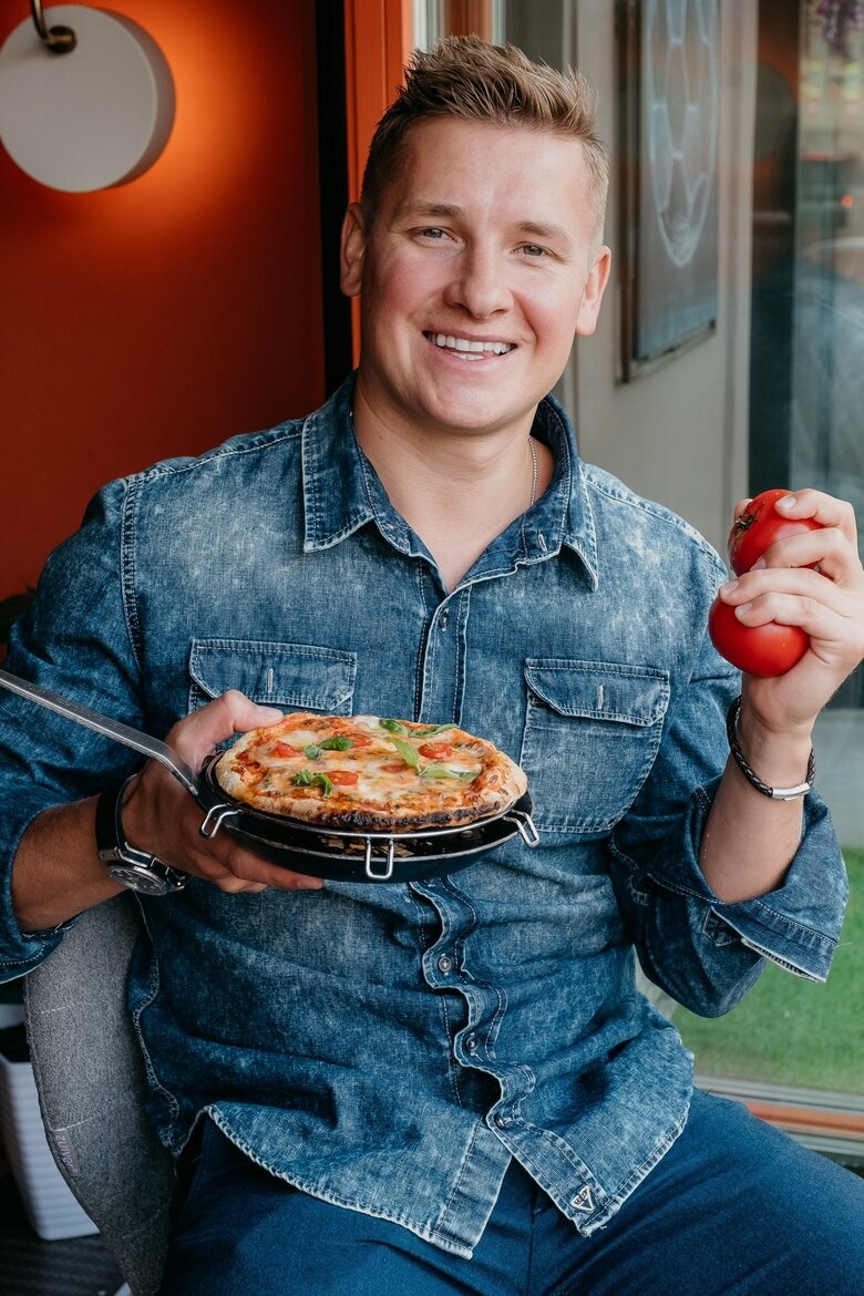 Ведущий программы "ПроСТо кухня" на СТС Александр Белькович