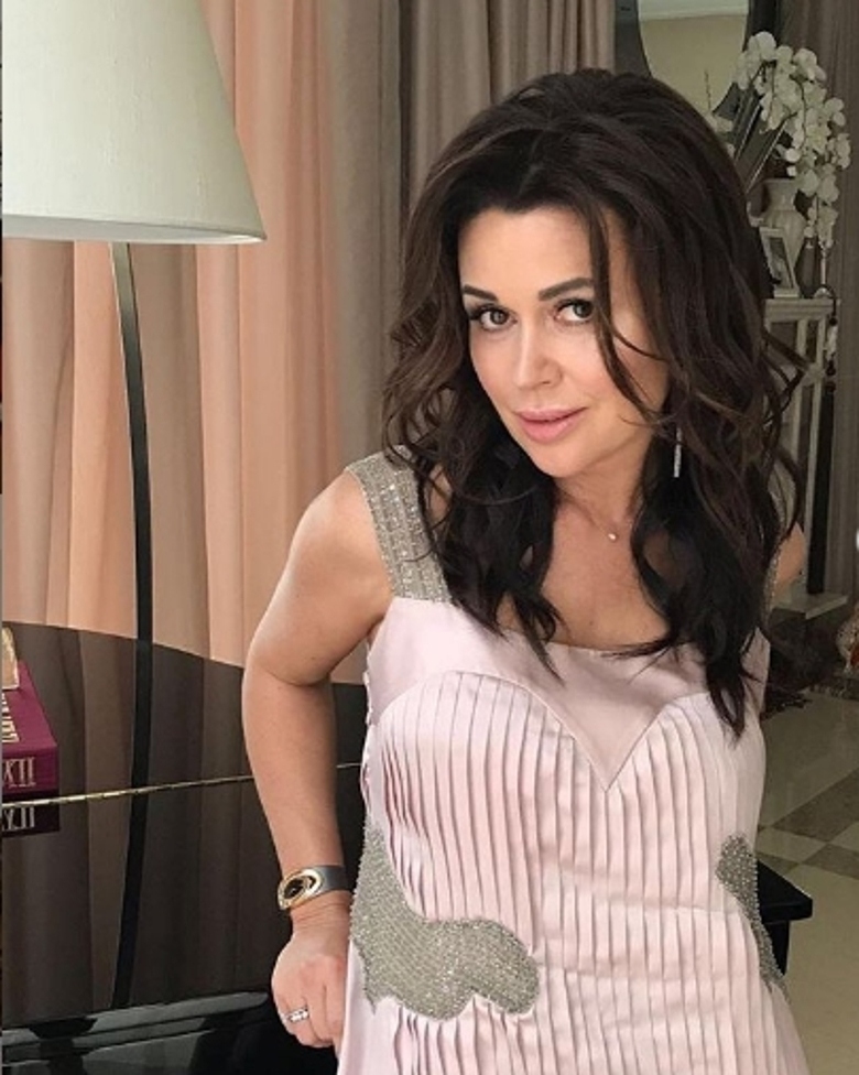 Анастасия Заворотнюк