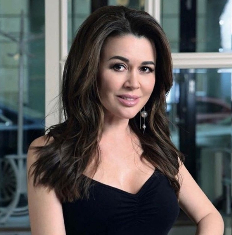 Анастасия Заворотнюк