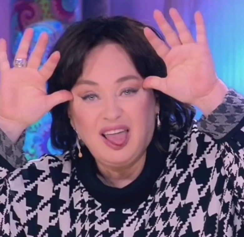 ЛАРИСА ГУЗЕЕВА