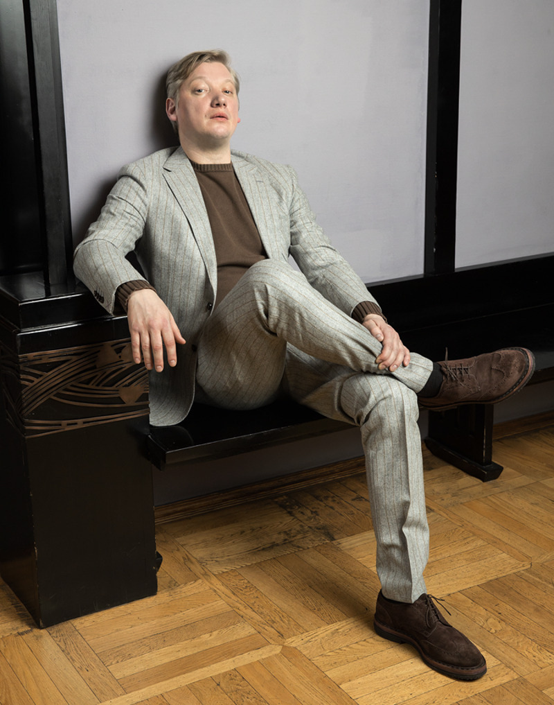 Костюм, Suitsupply; джемпер, CANALI; дерби, Premiata