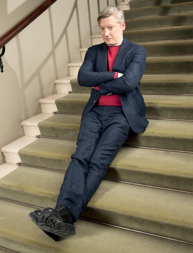 Костюм, Suitsupply; джемпер, AERONAUTICA MILITARE; ботинки, Premiata