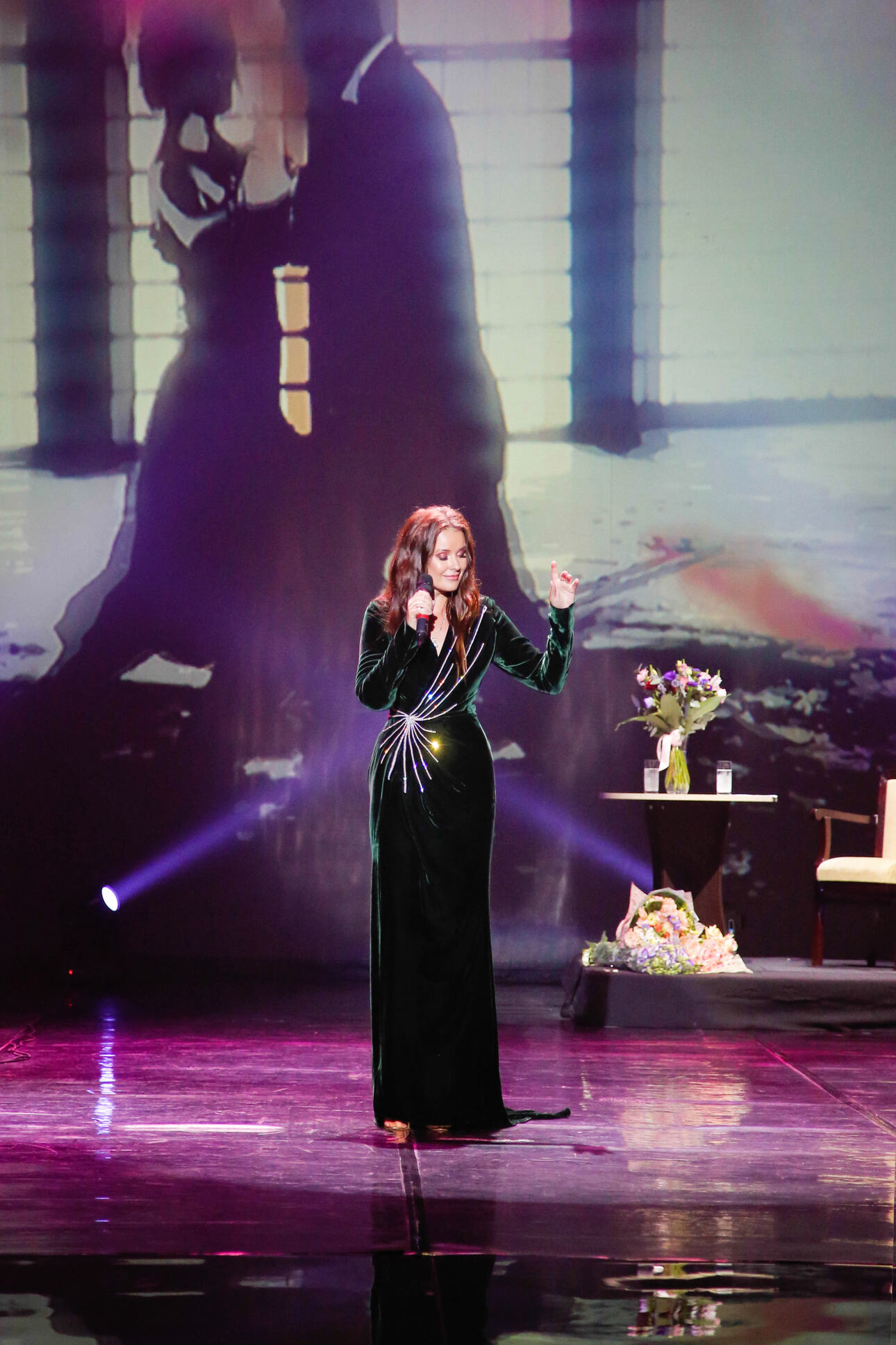 Оксана Федорова серьезно занимается академическим вокалом и уже дает концерты