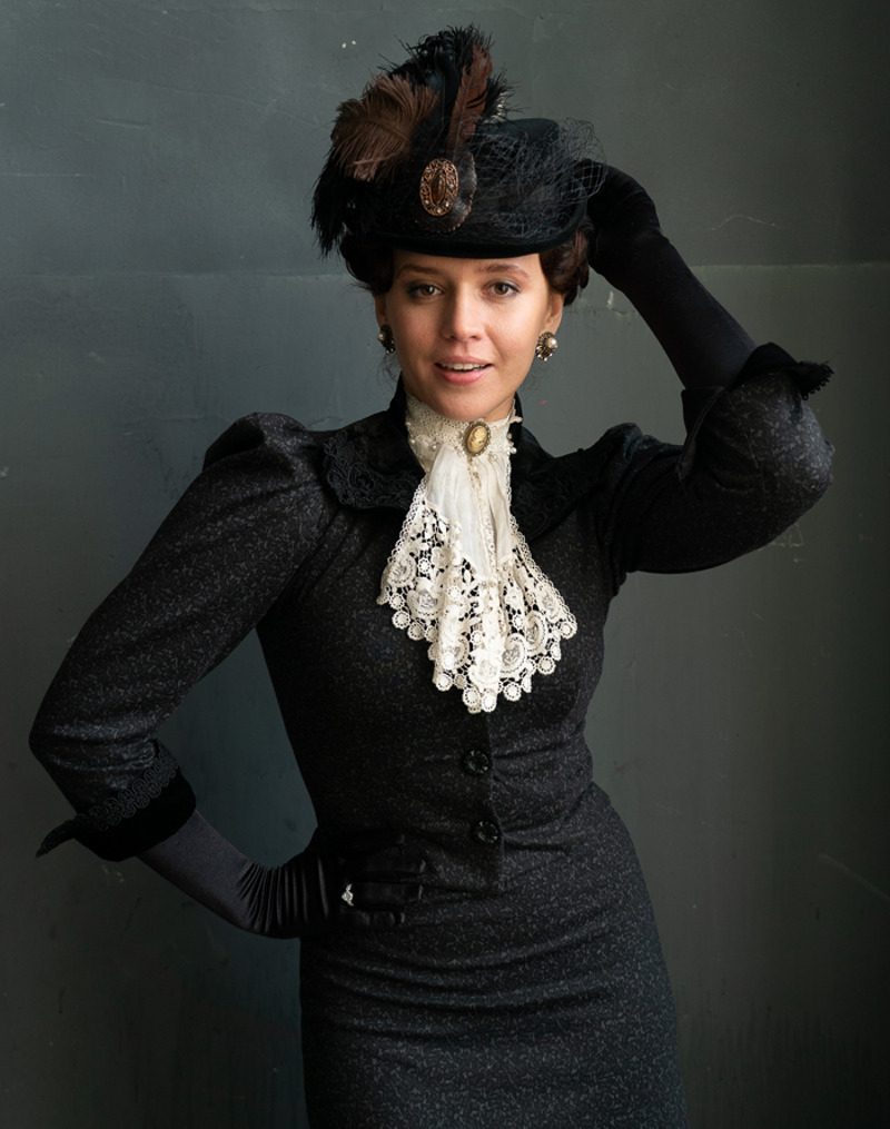 «Я фанат винтажа. У меня в гардеробе его много. Самая старшая - сумочка из серебра конца 19-го века»