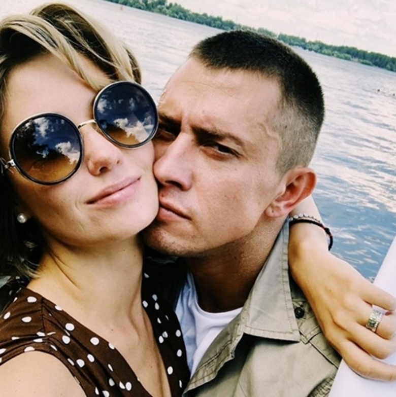 АГАТА МУЦЕНИЕЦЕ И ПАВЕЛ ПРИЛУЧНЫЙ