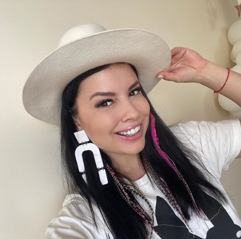 Нелли Ермолаева