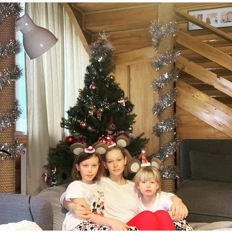 Теперь у актрисы появилось много времени, чтобы проводить его дома с детьми