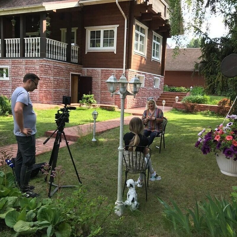 Сейчас Маргарита Суханкина вместе с семьей проводит время исключительно в пределах своего участка