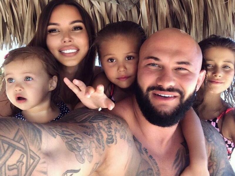 По мнению бывших соседей, рэперу необходимо было проводить с детьми больше времени