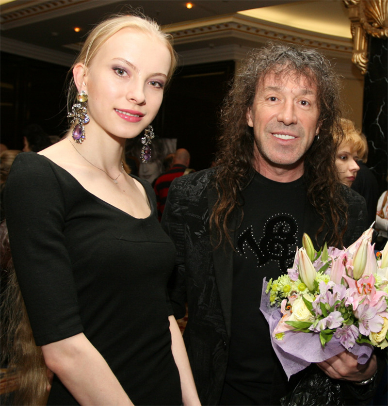 Недавно Кузьмин тайно обвенчался со своей женой Екатериной