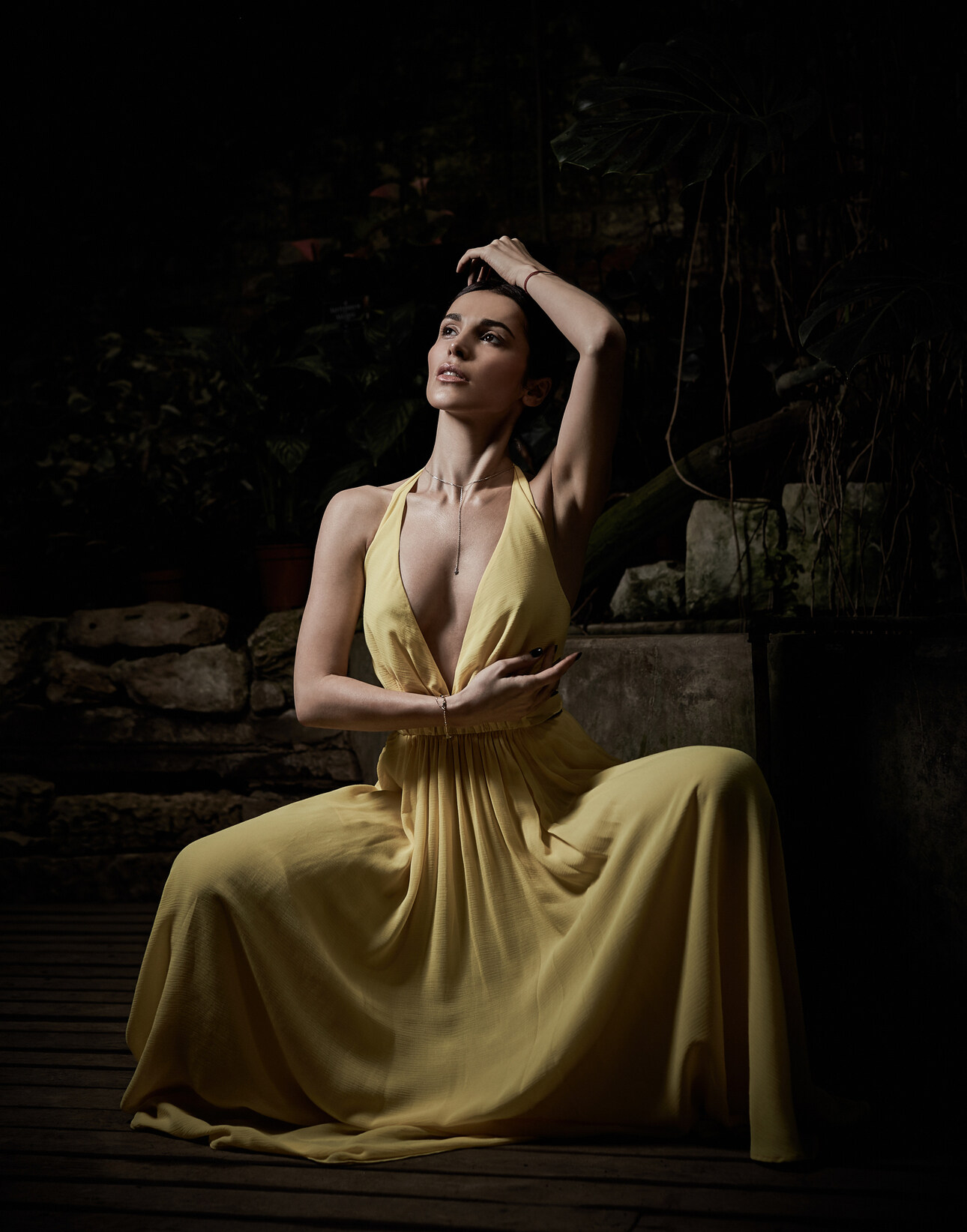 Сати Казанова уже много лет профессионально занимается йогой