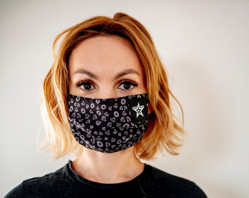 Маски сшиты из тканей с эксклюзивными авторскими принтами
