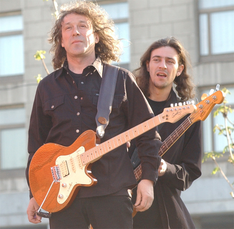 Первую песню Владимир написал в шесть лет, а в школе создал свою первую рок-группу