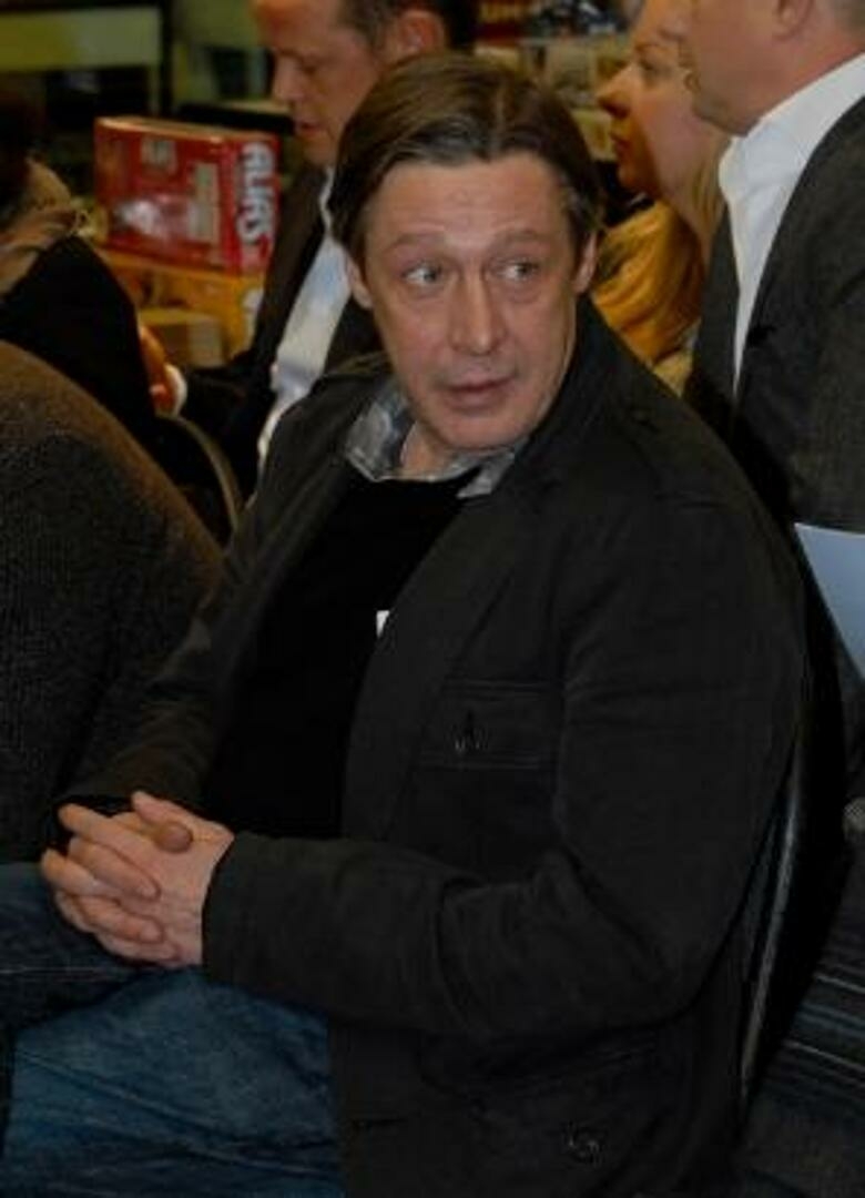 Михаил Ефремов сломал на отдыхе ребро