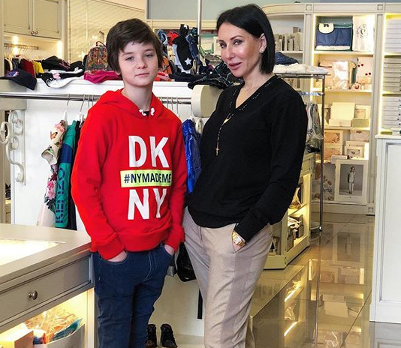 Алика Смехова с сыном Макаром