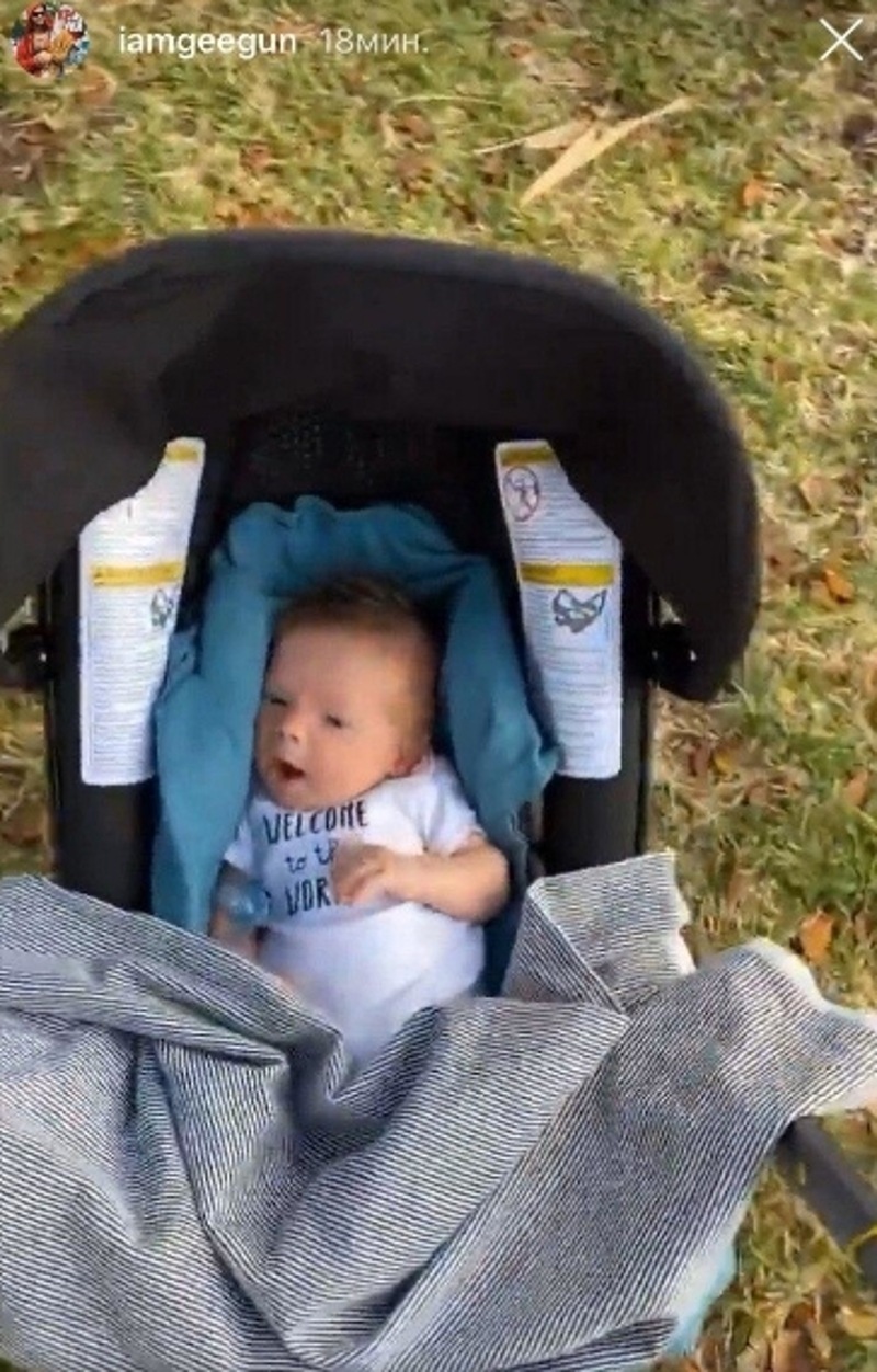 Джиган показал, как гуляет с сыном