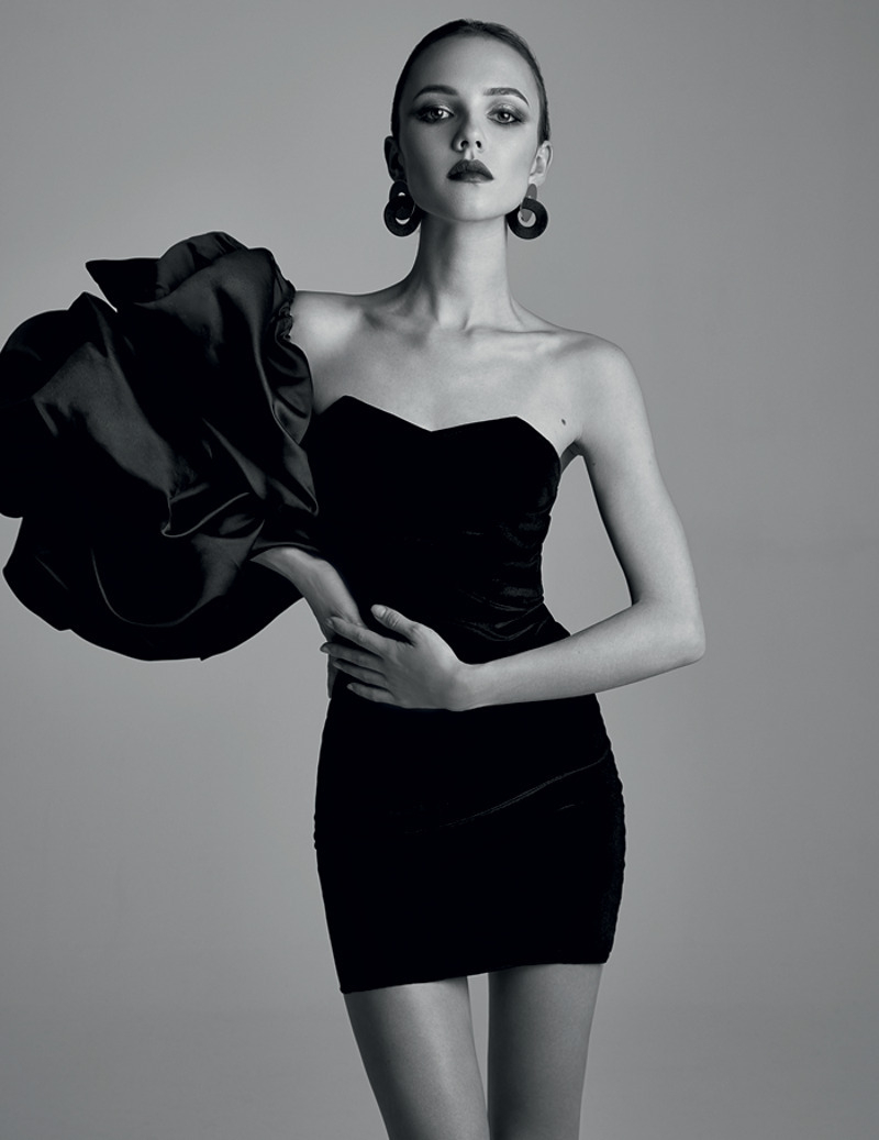 Платье, Dashali; серьги, Poison Drop