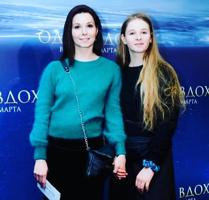 Александра Урсуляк со старшей дочерью Анной