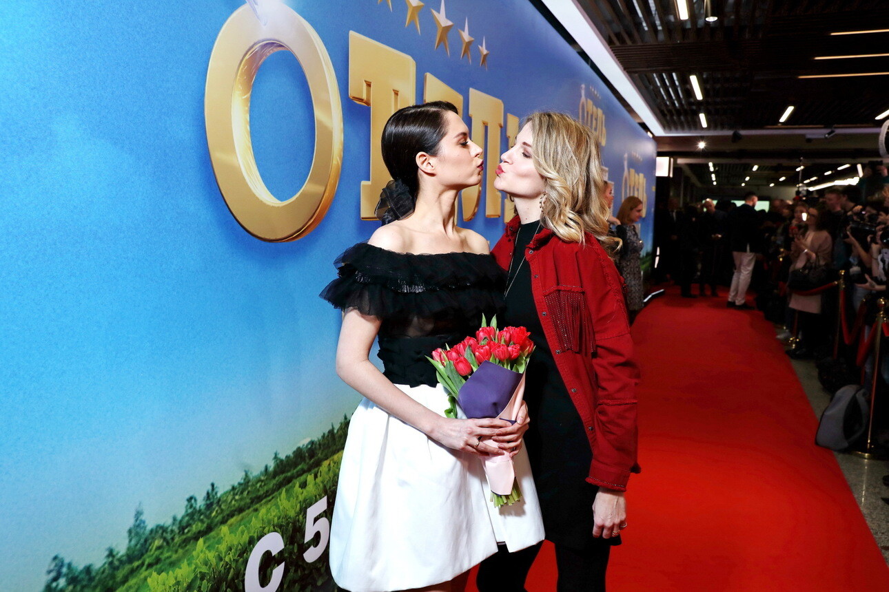 Женя Малахова и Диана Пожарская коронавируса не боятся