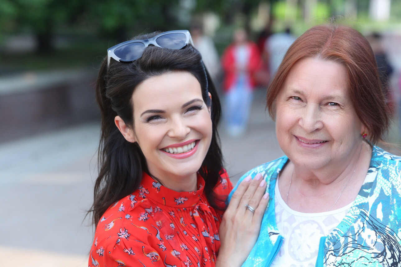 Актриса Анна Пескова воместит празднование 8 марта с юбилеем бабушки