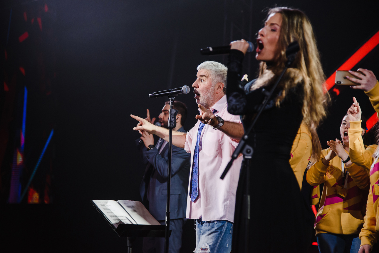 Сосо Павлиашвили с женой Ириной также задержались на сутки на Сахалине