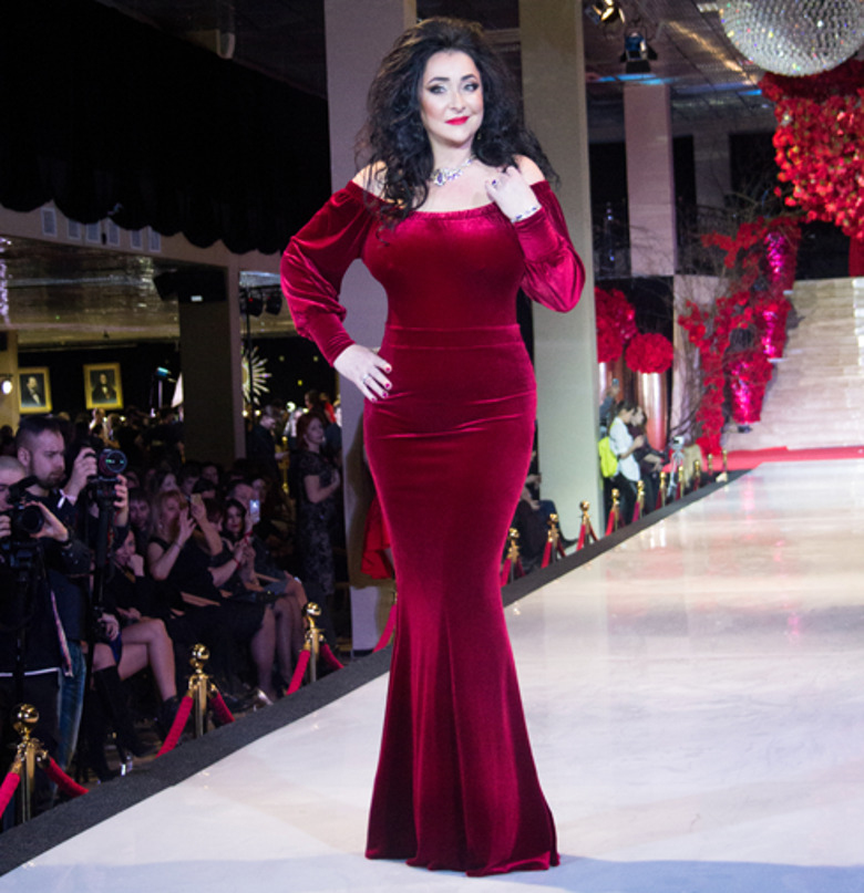 Лолита после приступа нашла силы выйти к журналистам