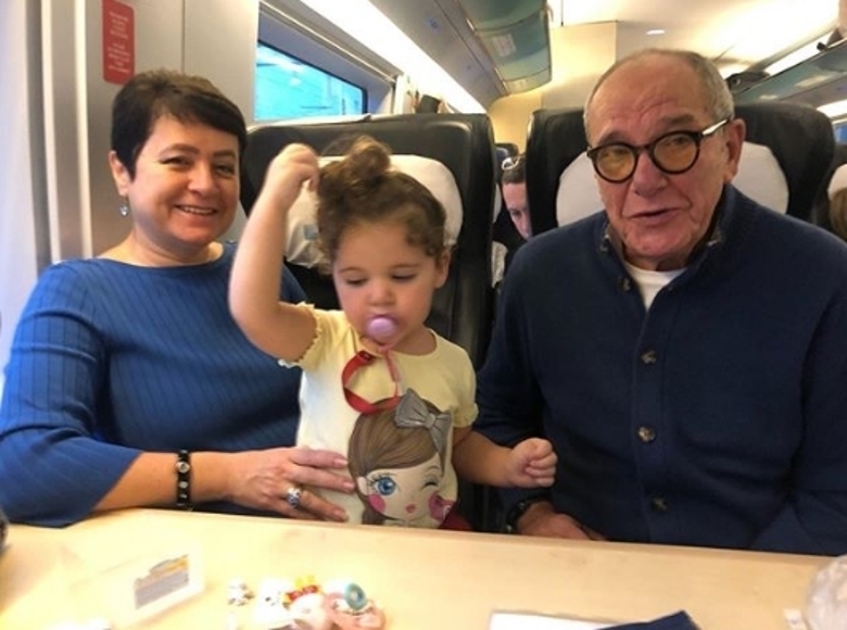 ЭММАНУИЛ ВИТОРГАН И ИРИНА МЛОДИК С ДОЧКОЙ