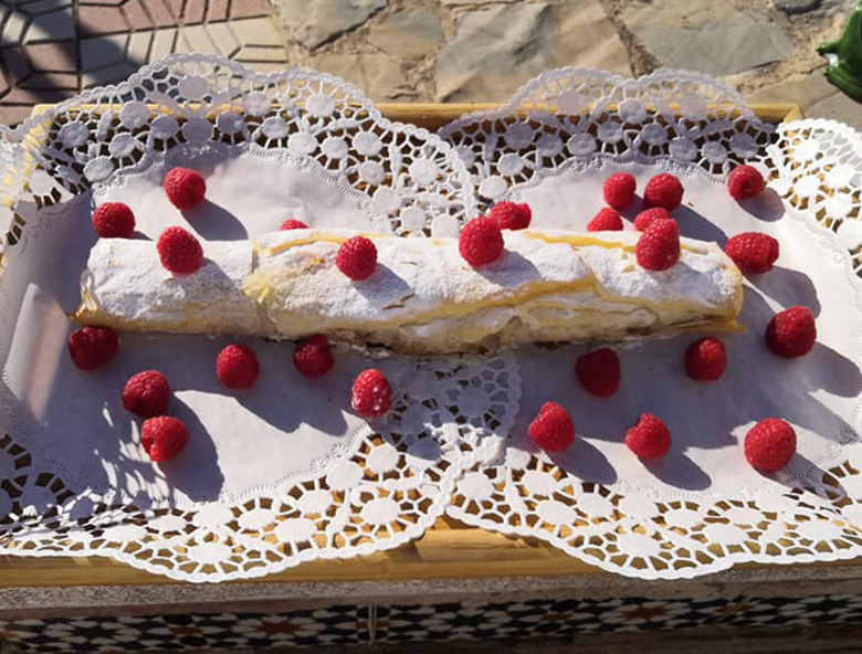 Штрудель с грушами и малиной