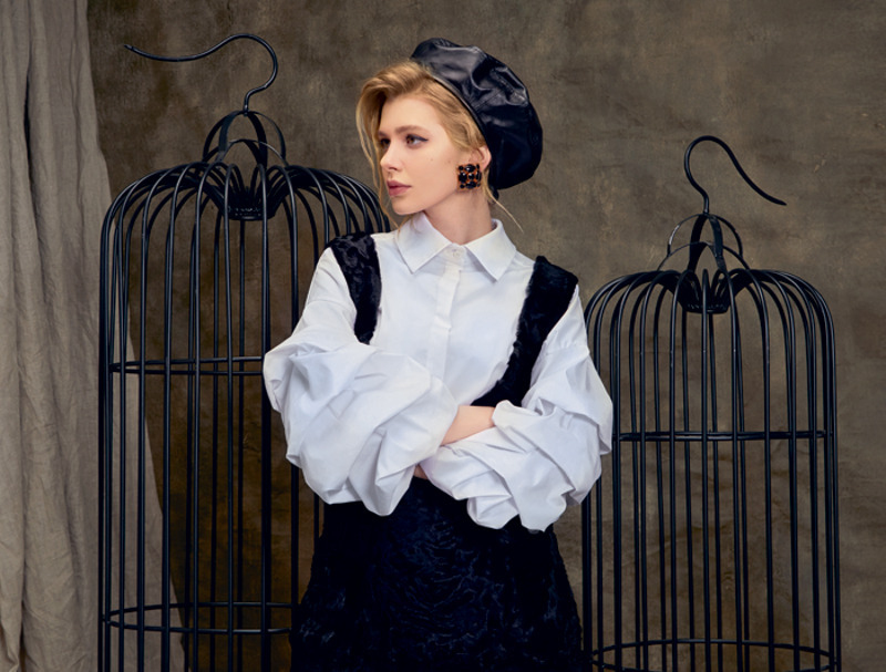 Берет, рубашка, сарафан, все – SUBLIME (Julia Kiseleva); клипсы, Juliana (бутик винтажных украшений и одежды VintageDream)