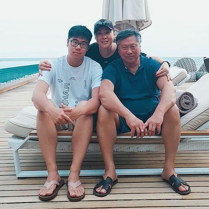 Со своим мужем Сергеем Анита вместе уже 30 лет. Сыну сейчас 27, он получает экономическое образование