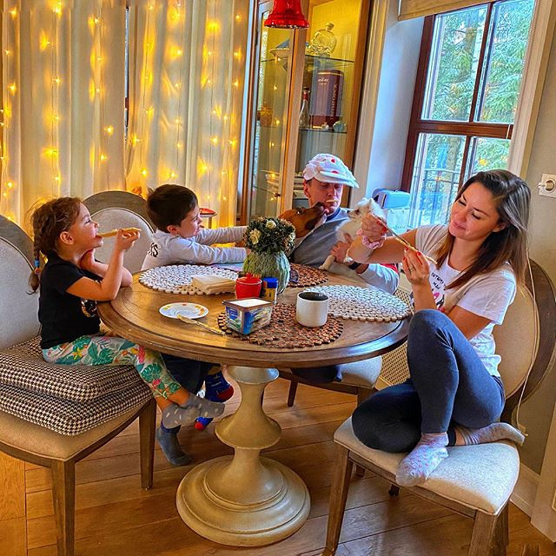 Несмотря на официальное расставание, Павел и Агата продолжат совместно воспитывать детей