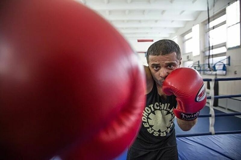 В сериале "Фитнес" актеру пришлось примерить на себя роль боксера